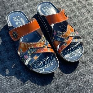 ****SOLD****Women’s L’Artiste slip-on sandal